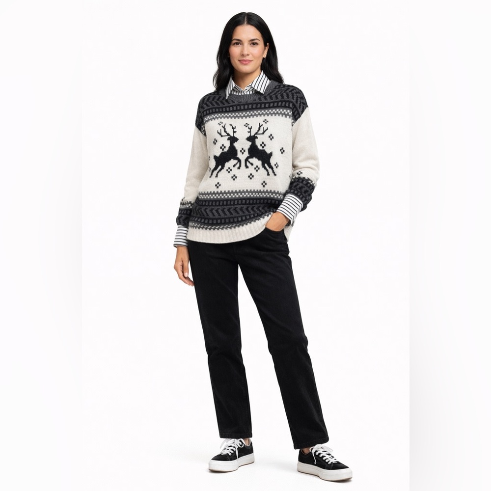 Women's Reindeer Holiday/Christmas Sweater‎ By Garage Size Medium Gray
